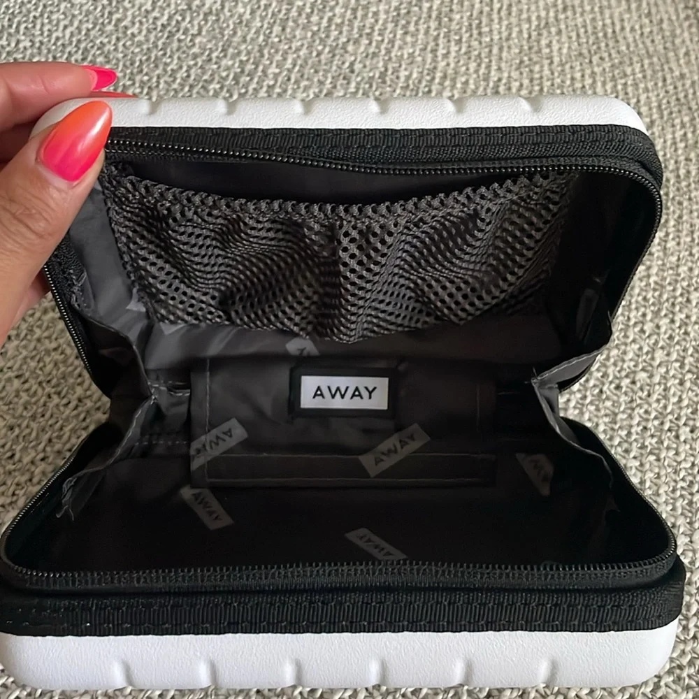 Away mini luggage in white - Picture 2 of 3